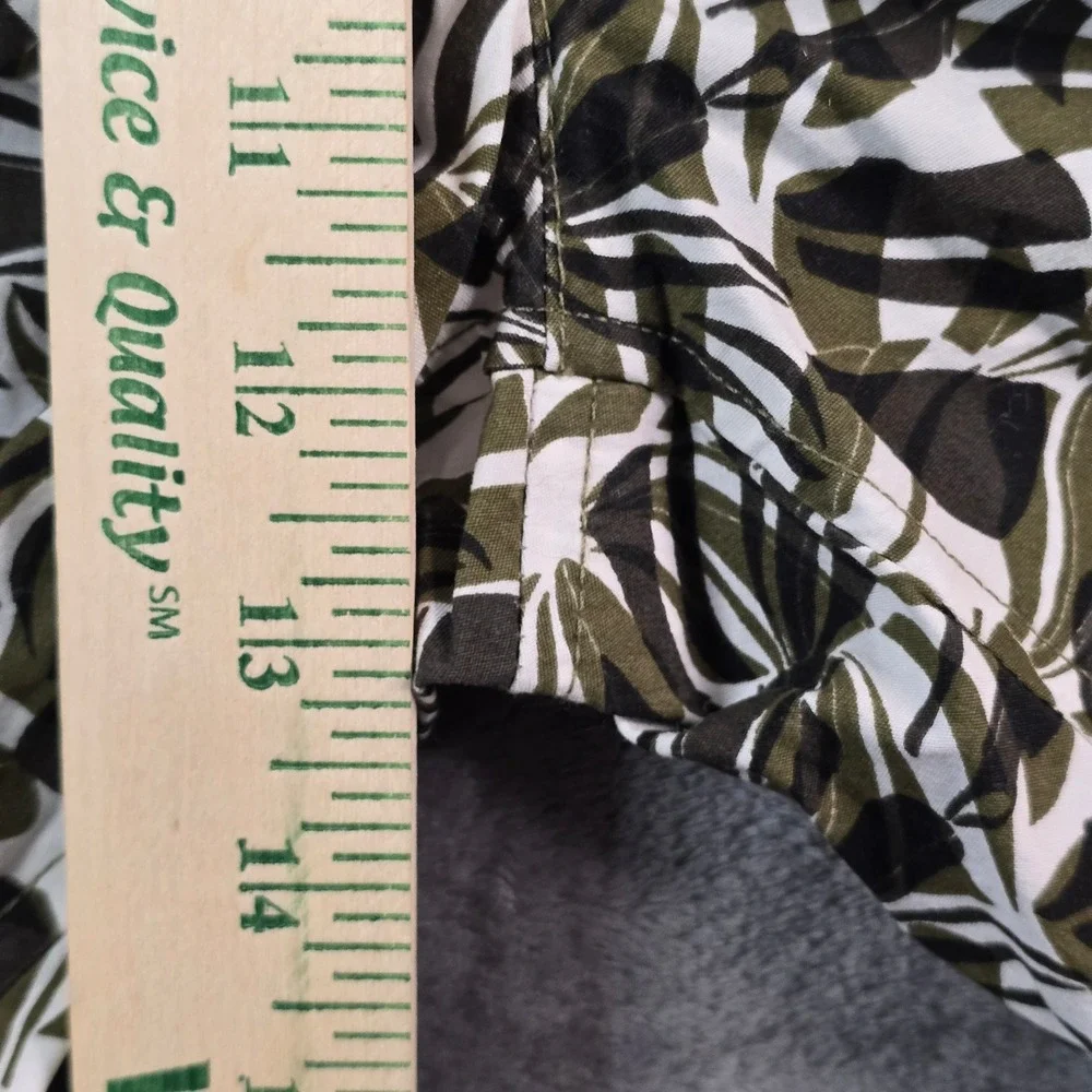 Banana Republic Deck Shorts Men's 34 Olive Shapes Tropical Print Organic Cotton‎
